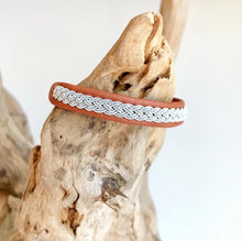 Load image into Gallery viewer, Traditional Sami reindeer leather bracelet with pewter in neutral colours.
